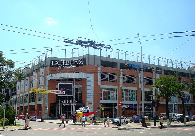 В ТРЦ 