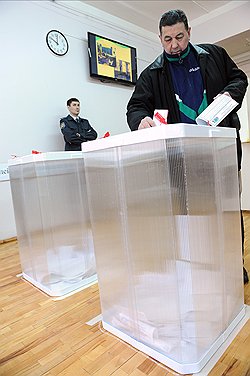 Волонтеры Кубани помогли сделать выбор слабовидящим людям