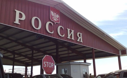 Кот сумел пройти через государственную границу России и Украины. Спешил дом ...