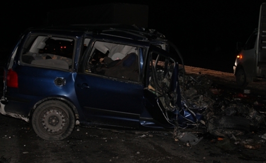 Лобовое столкновение легковушки с грузовиком произошло в Павловском районе