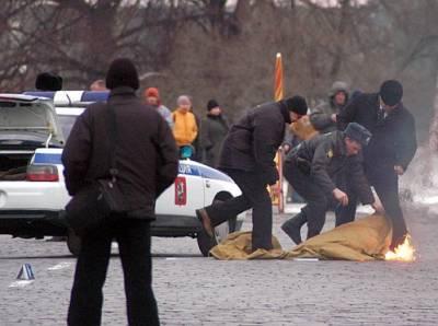 Мужчина, который поджег себя на Красной площади, в тяжелом состоянии