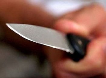 Мужчину зарезали около станции метро 