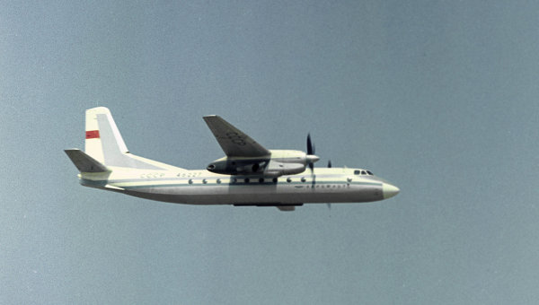 Самолет Ан-24 совершил вынужденную посадку в Томской области