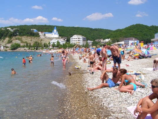 Пляжи курортного поселка Новомихайловский закрыты