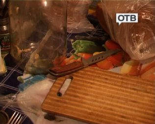 Два товарища праздновали освобождение до тех пор, пока один не убил другого
