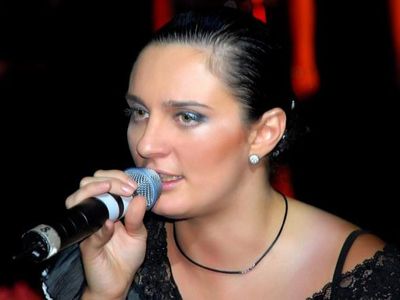 Елена Ваенга раскритиковала поющую Анастасию Волочкову