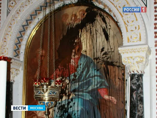 Осквернителю икон в Храме Христа Спасителя суд ограничил свободу на один го ...