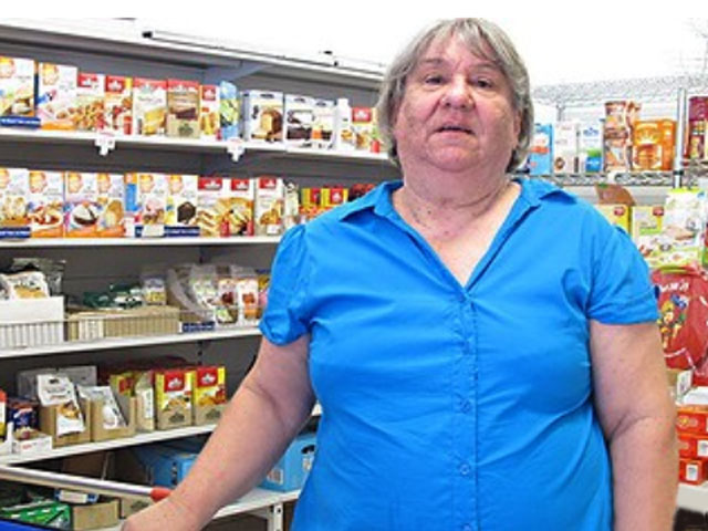 Хозяйка магазина берет штраф за разглядывание продуктов