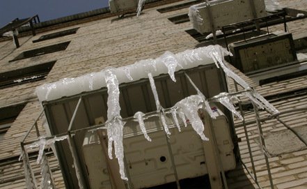 8-летняя девочка погибла от упавшей с крыши сосульки