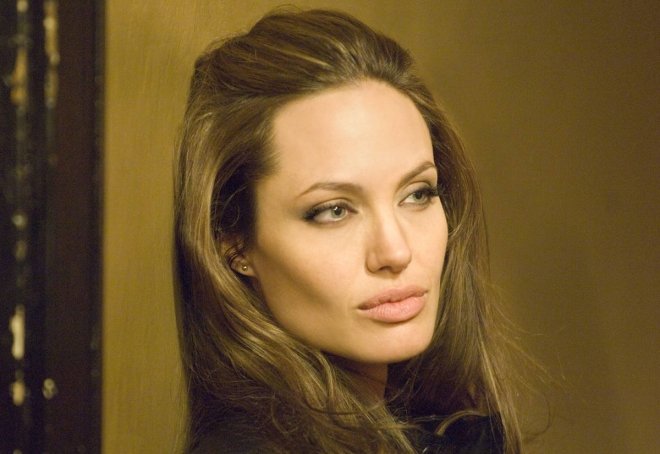 Анджелина Джоли стала жертвой хакеров
