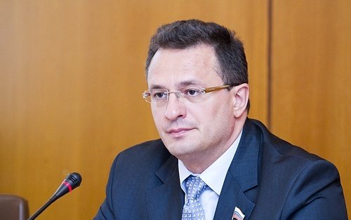 Псковский экс-депутат украл миллиард и сбежал за границу