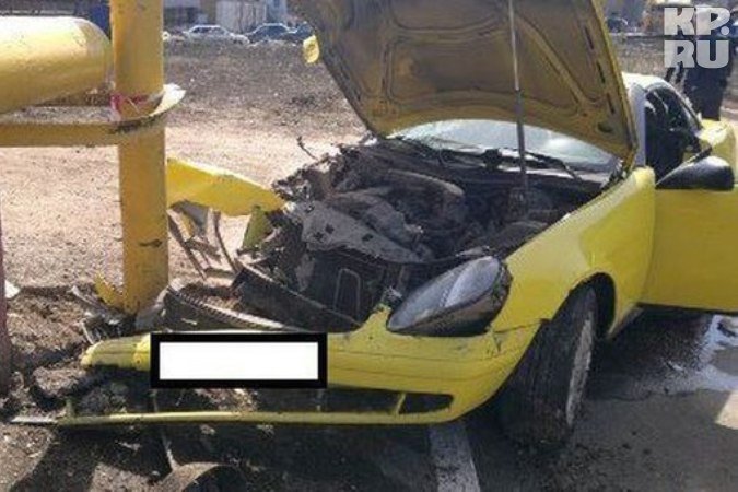 Автомобиль врезался в толпу людей в Казани