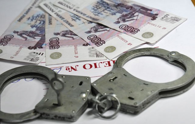 Полицейский заплатит 10,5 миллионов за вымогательство 150 тысяч