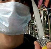 Вооруженный студент в маске пытался ограбить магазин.