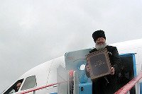 Бывший атаман ККВ В. Громов уверен, что казачья форма у Элтона Джона приведет к драке
