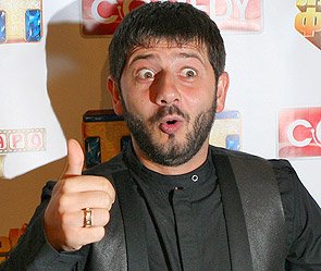 Михаил Галустян решил посмотреть на поклонницу топлесс, но не вышло