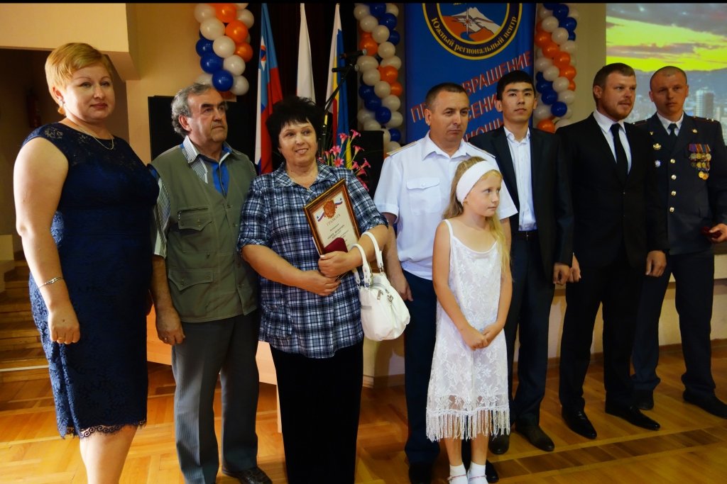 Народного героя поздравил начальник ЮРЦ МЧС.