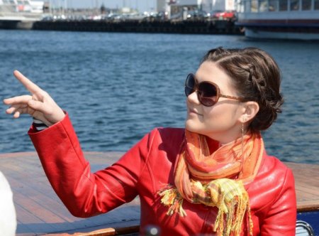 Дина Гарипова прокатилась на катере перед выступлением на 