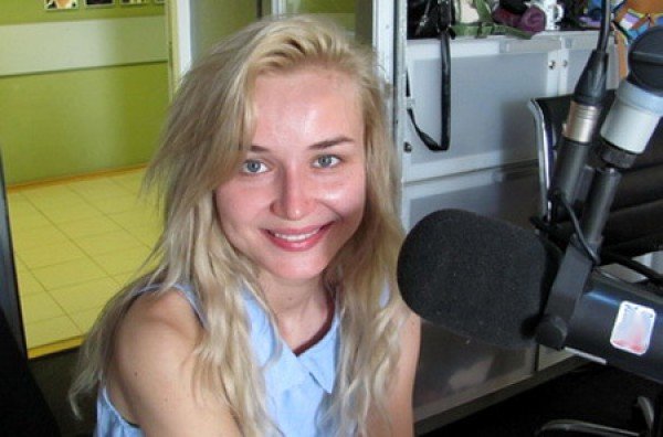 Полина Гагарина вышла в свет не накрашенная