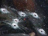 Взрыв и последующее нападение на сотрудников полиции.