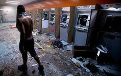 Сан-Паулу и Рио-де-Жанейро в Бразилии - заблокированы.