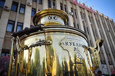 Краснодарские горожане вошли в Красную книгу с самоваром.