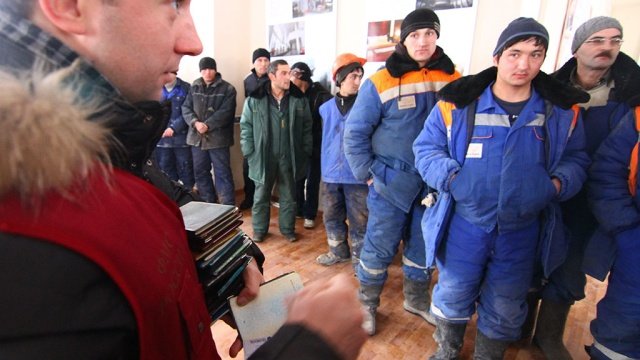 В подвале РАН живут более сотни гастарбайтеров.