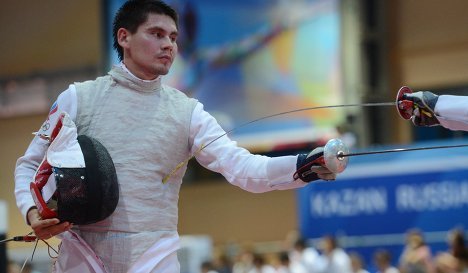 Скрестили шпаги господа и леди.
