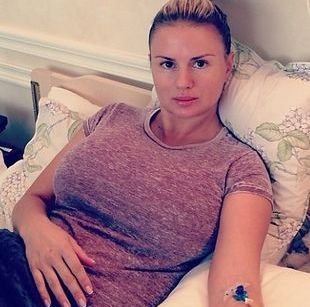 Анна Семенович в больнице