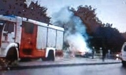 В пробке, на главной улице взорвался автомобиль.