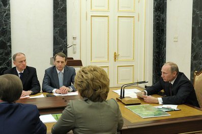 Важное заседание с последующими указаниями.